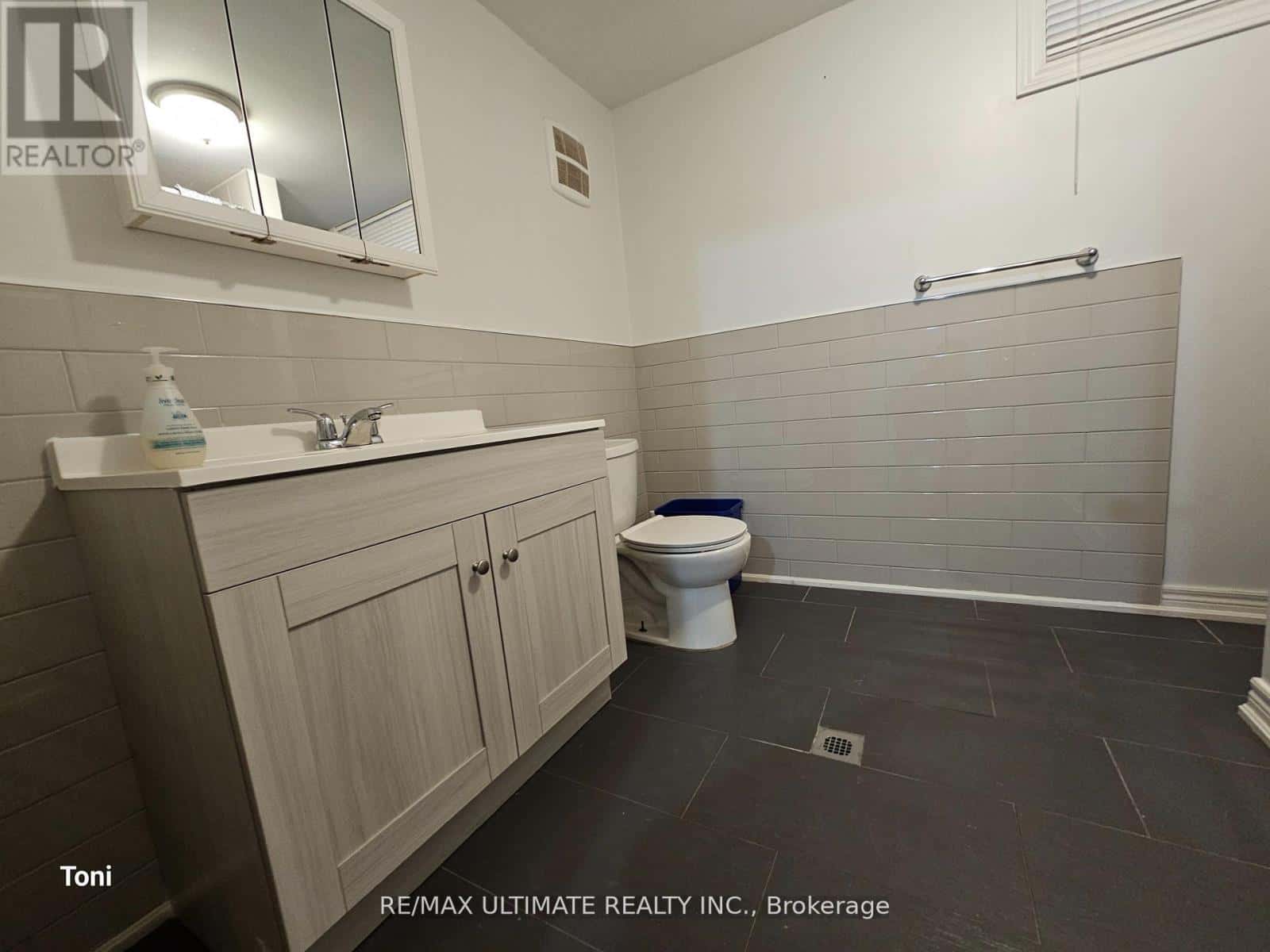 LOWER - 55 GOTHAM COURT — Toronto (Brookhaven-Amesbury), Ontario - Photo 5 of 10