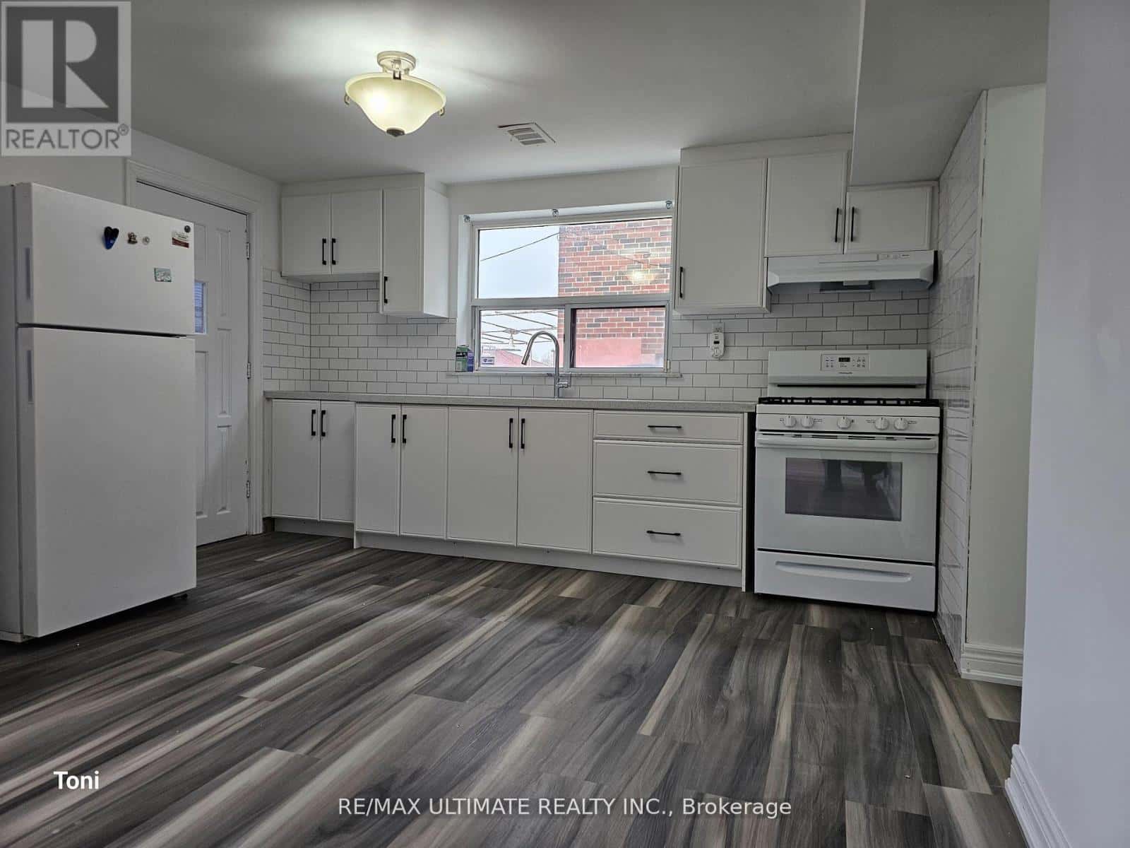 LOWER - 55 GOTHAM COURT — Toronto (Brookhaven-Amesbury), Ontario - Photo 3 of 10