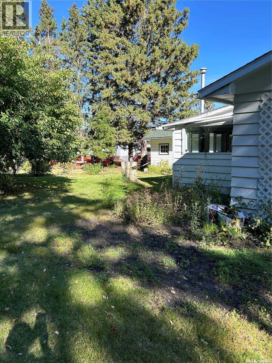 515 Garden STREET — Kelvington, Saskatchewan - Photo 5 of 42