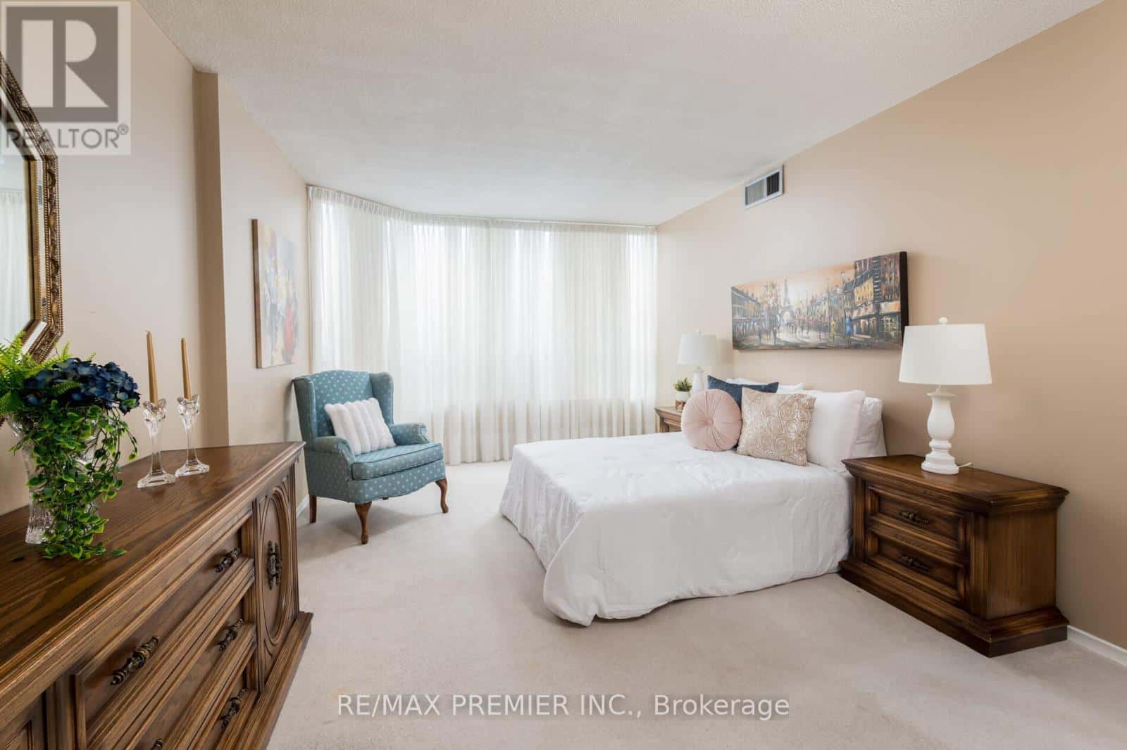 1614 (PH2) - 7440 BATHURST STREET — Vaughan (Brownridge), Ontario - Photo 2 of 50