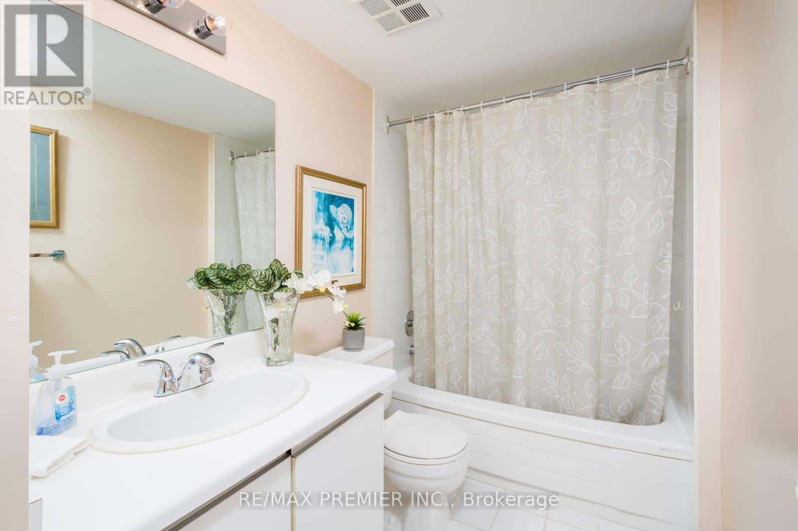 1614 (PH2) - 7440 BATHURST STREET — Vaughan (Brownridge), Ontario - Photo 3 of 50