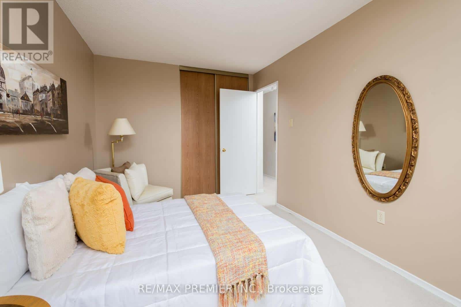 1614 (PH2) - 7440 BATHURST STREET — Vaughan (Brownridge), Ontario - Photo 4 of 50