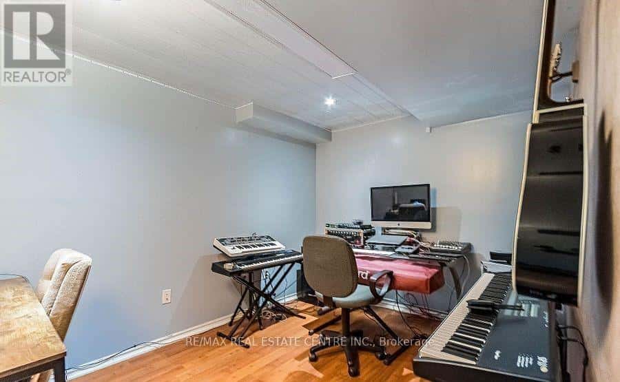 42 LIVINGSTON ROAD — Milton (DE Dempsey), Ontario - Photo 3 of 32