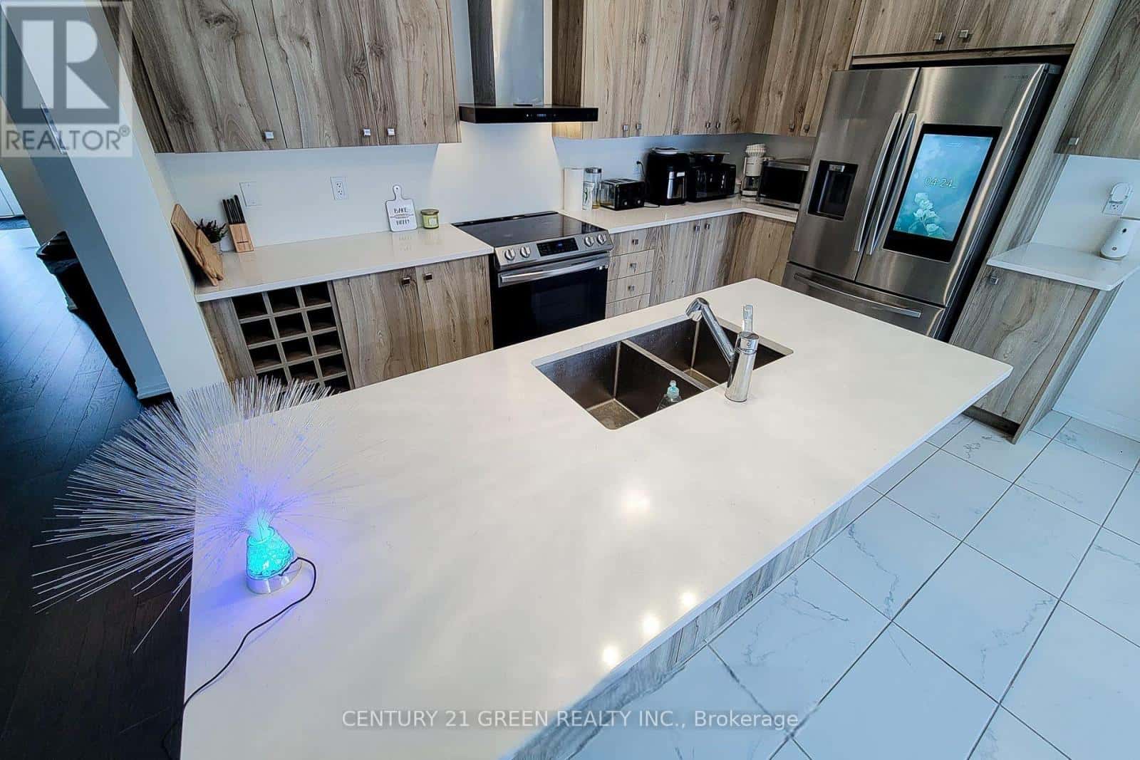 175 SPITFIRE DRIVE — Hamilton (Mount Hope), Ontario - Photo 2 of 50