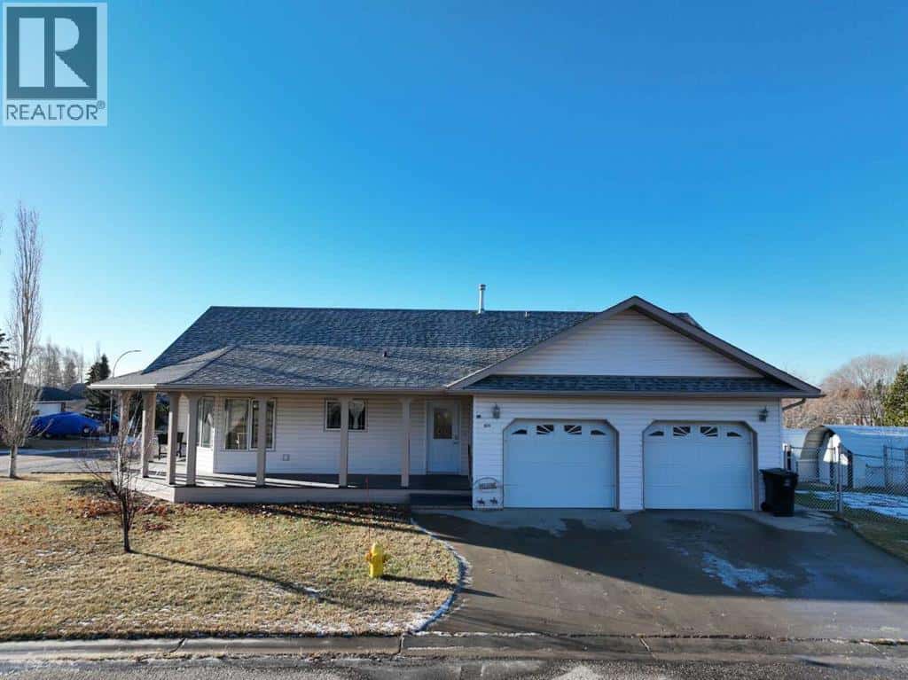 829 Cherry Street — Beaverlodge, Alberta - Photo 3 of 47