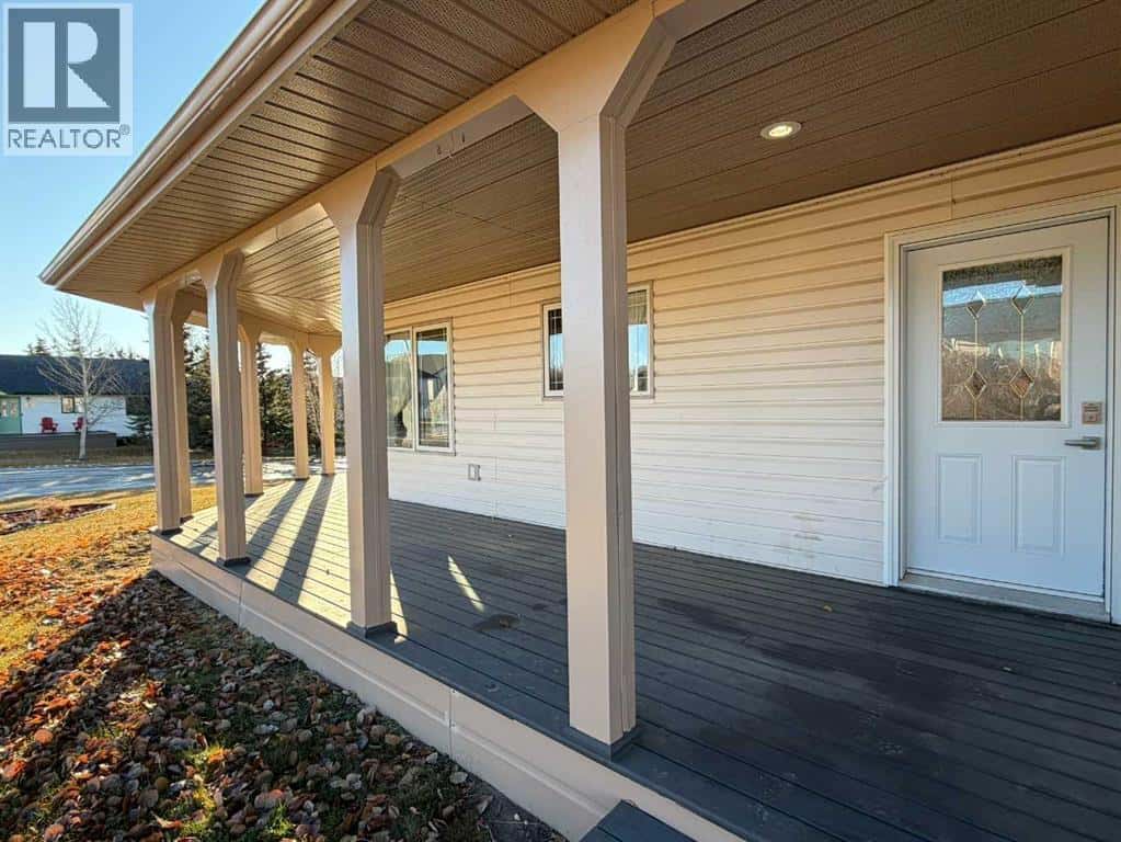 829 Cherry Street — Beaverlodge, Alberta - Photo 5 of 47