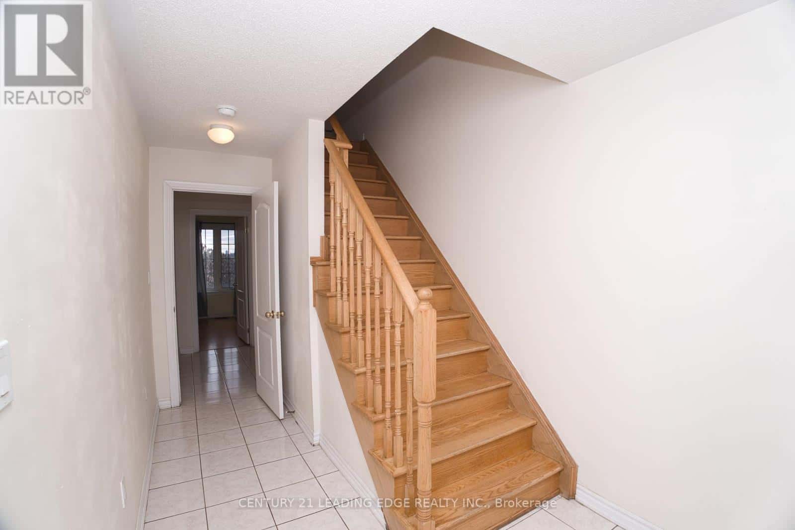 26 SHIFF CRESCENT — Brampton (Heart Lake East), Ontario - Photo 5 of 33