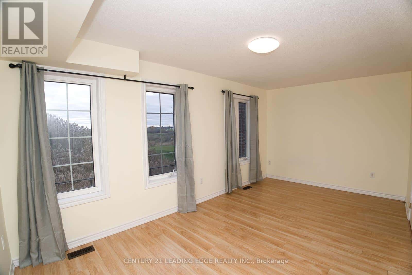 26 SHIFF CRESCENT — Brampton (Heart Lake East), Ontario - Photo 2 of 33