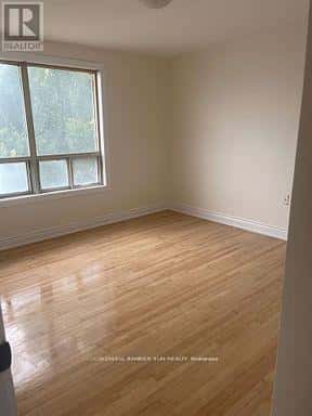 220 BLOOR STREET W — Oshawa (Lakeview), Ontario - Photo 5 of 9