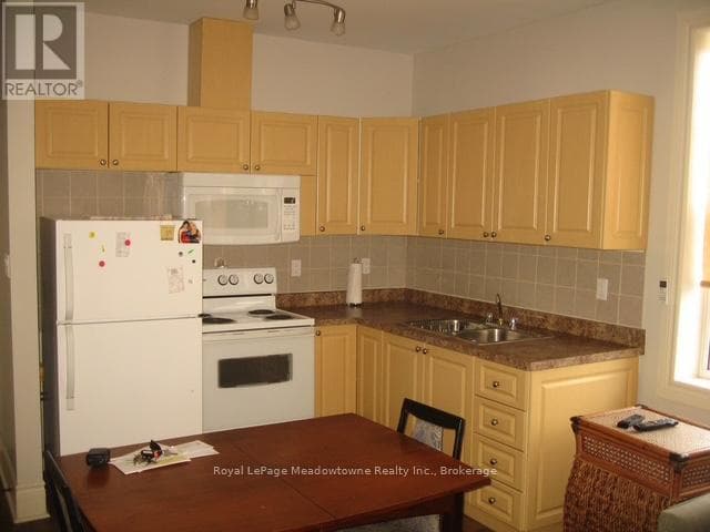 3 - 181 MAIN STREET E — Milton (OM Old Milton), Ontario - Main photo