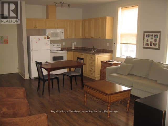 3 - 181 MAIN STREET E — Milton (OM Old Milton), Ontario - Photo 5 of 9