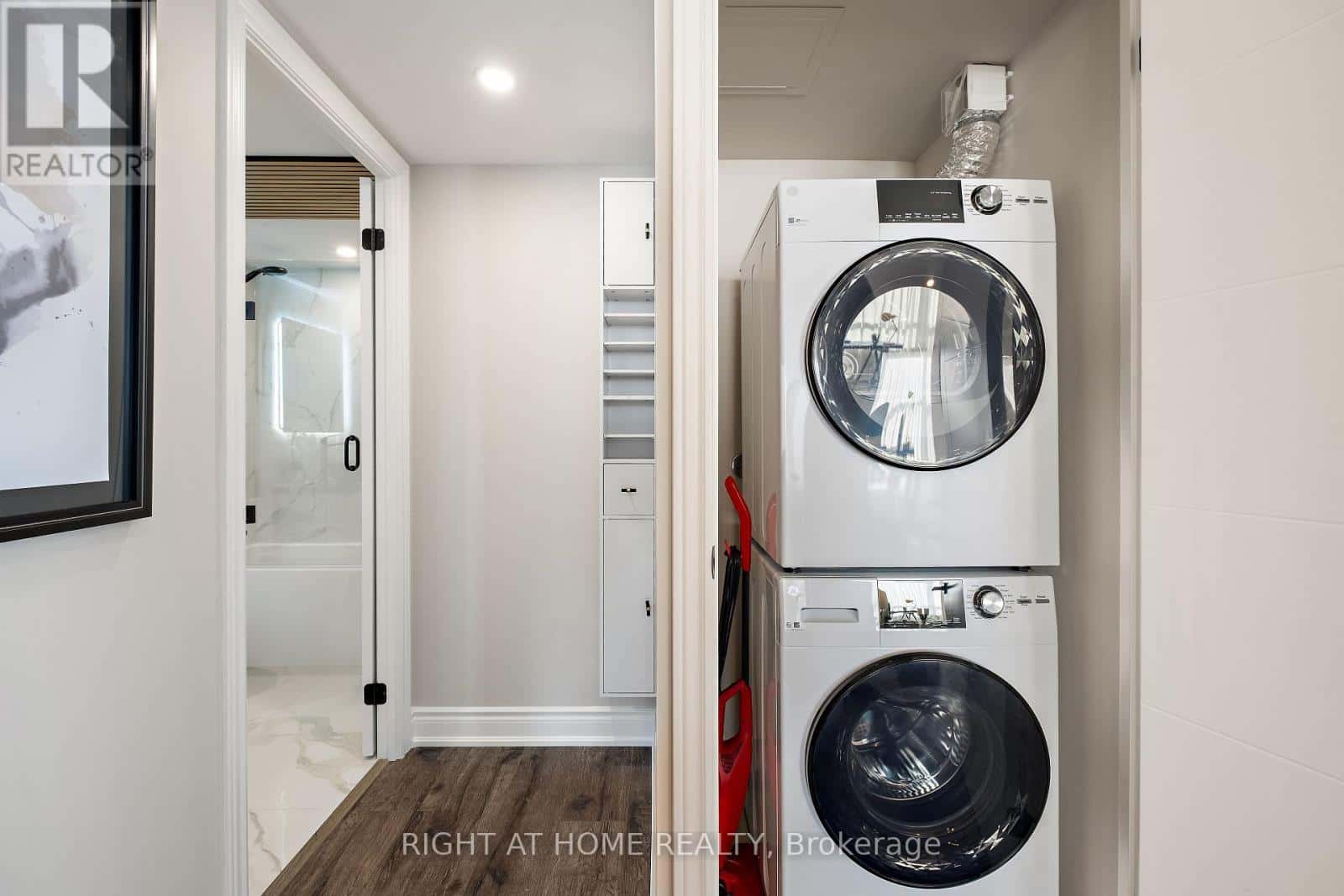 307 - 120 PROMENADE CIRCLE — Vaughan (Brownridge), Ontario - Photo 3 of 19