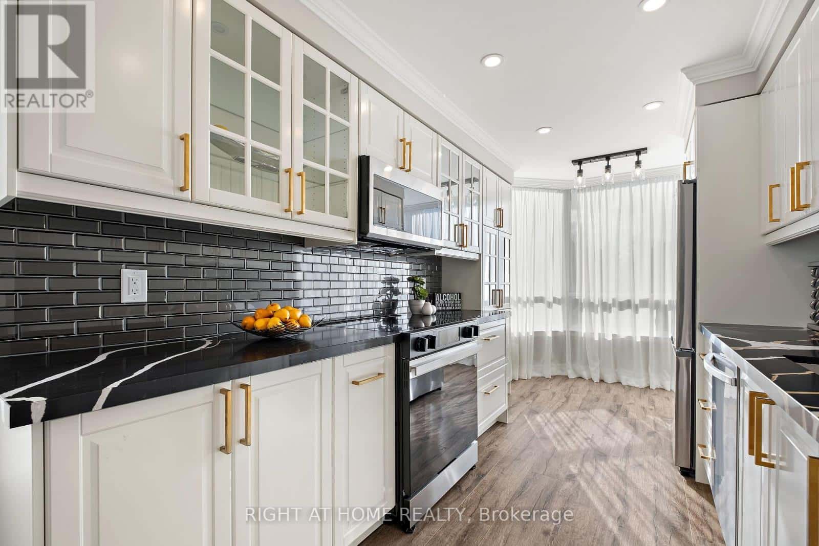 307 - 120 PROMENADE CIRCLE — Vaughan (Brownridge), Ontario - Photo 4 of 19