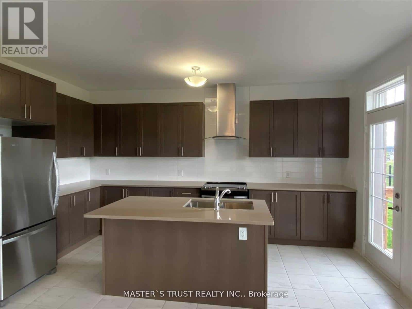 102 FRANK KELLY DRIVE — East Gwillimbury (Holland Landing), Ontario - Photo 3 of 14