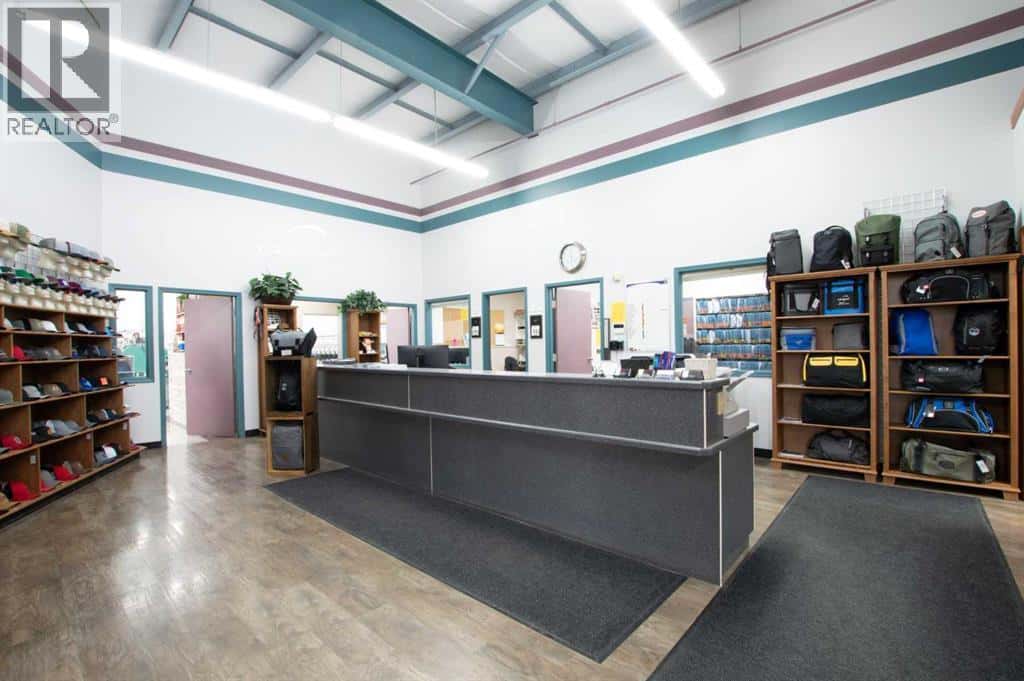 4602 50 Street — Stettler, Alberta - Photo 2 of 28