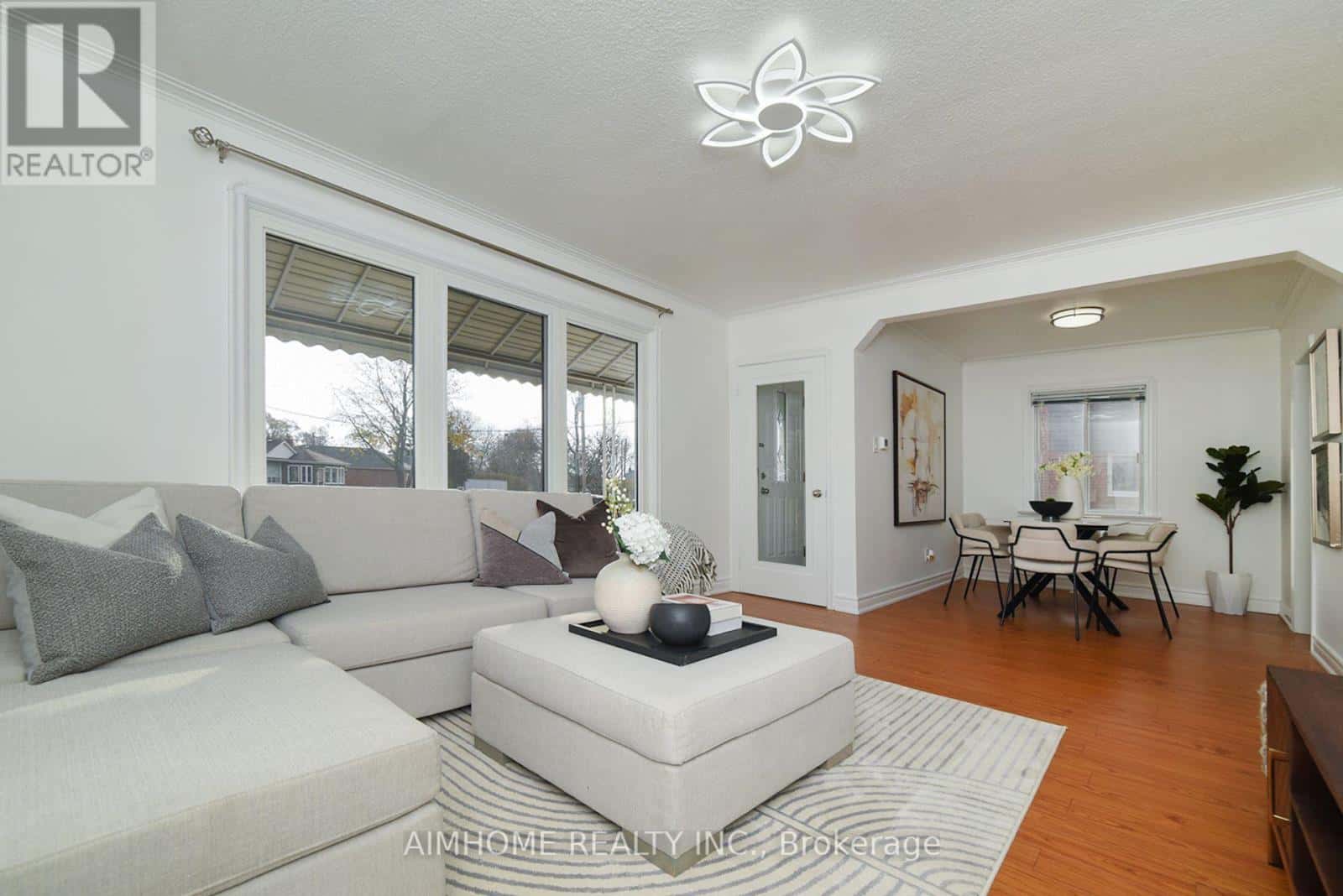 18 ILFRACOMBE CRESCENT — Toronto (Wexford-Maryvale), Ontario - Photo 2 of 35