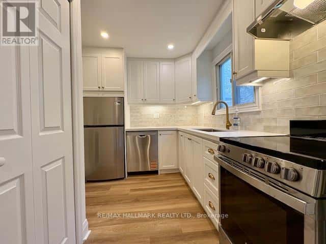 MAIN FLOOR/APT#1 - 1700 GERRARD STREET — Toronto (East End-Danforth), Ontario - Photo 3 of 24