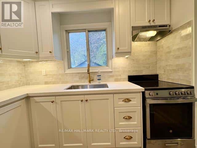 MAIN FLOOR/APT#1 - 1700 GERRARD STREET — Toronto (East End-Danforth), Ontario - Photo 4 of 24