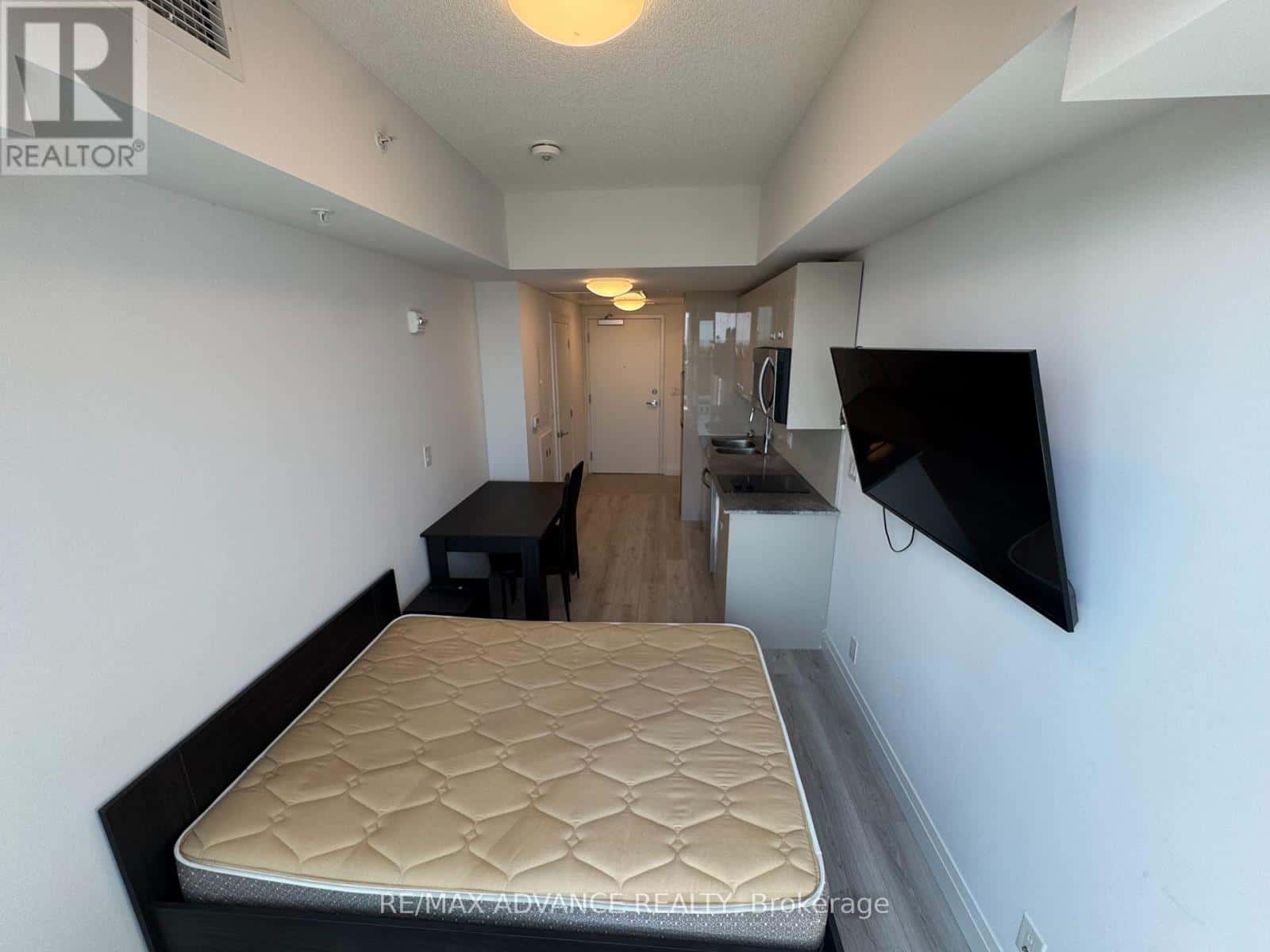 902 - 652 PRINCESS STREET — Kingston (Central City East), Ontario - Photo 2 of 9