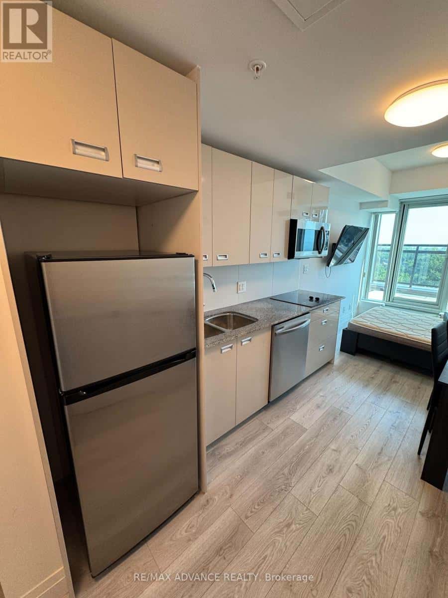 902 - 652 PRINCESS STREET — Kingston (Central City East), Ontario - Photo 3 of 9