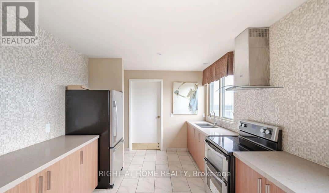 317 - 61 MARKBROOK LANE — Toronto (Mount Olive-Silverstone-Jamestown), Ontario - Photo 3 of 25