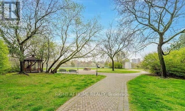 317 - 61 MARKBROOK LANE — Toronto (Mount Olive-Silverstone-Jamestown), Ontario - Photo 4 of 25