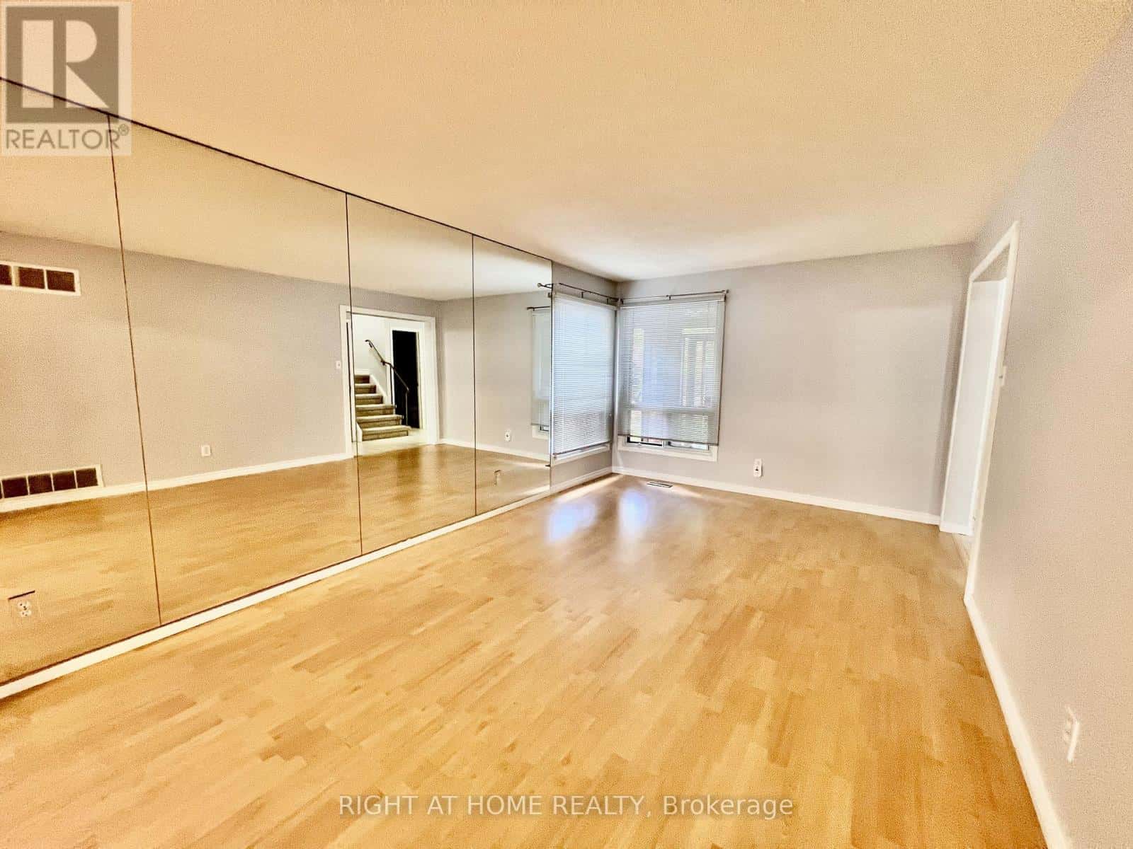 33 FULLERTON CRESCENT — Markham (Milliken Mills West), Ontario - Photo 3 of 33