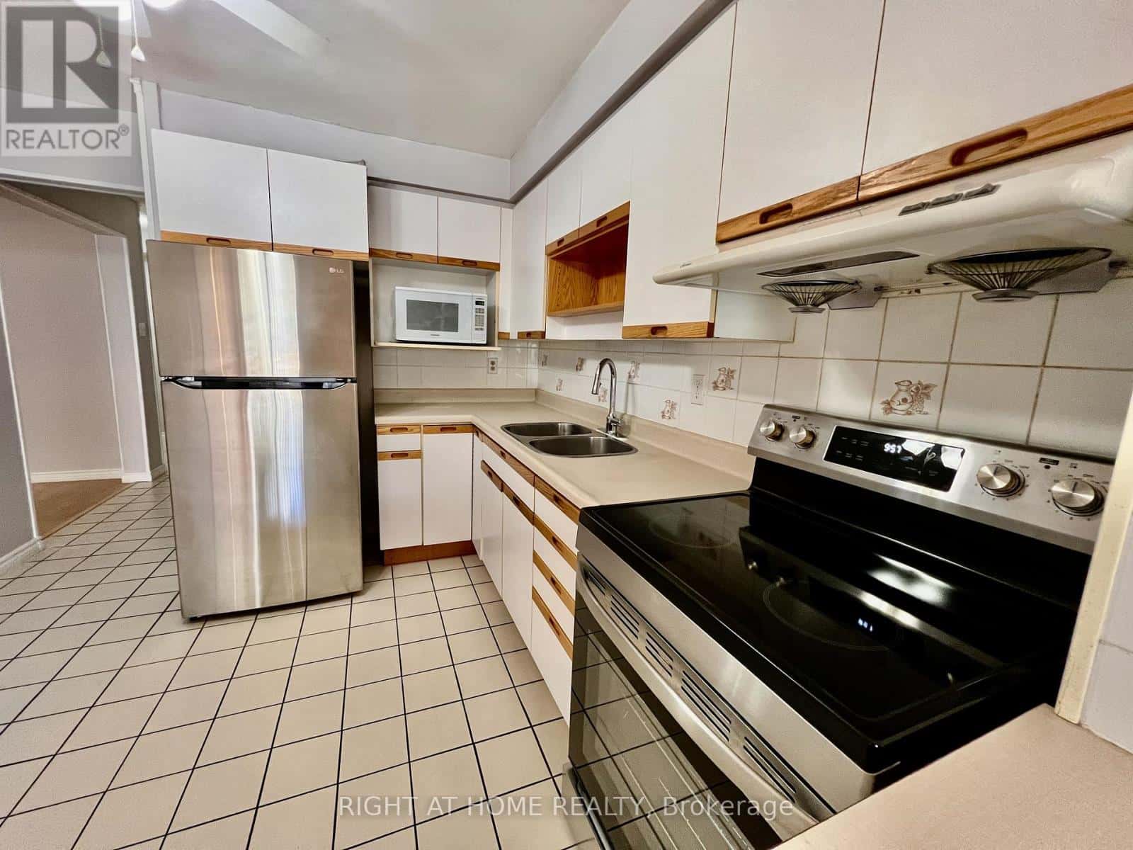 33 FULLERTON CRESCENT — Markham (Milliken Mills West), Ontario - Photo 2 of 33