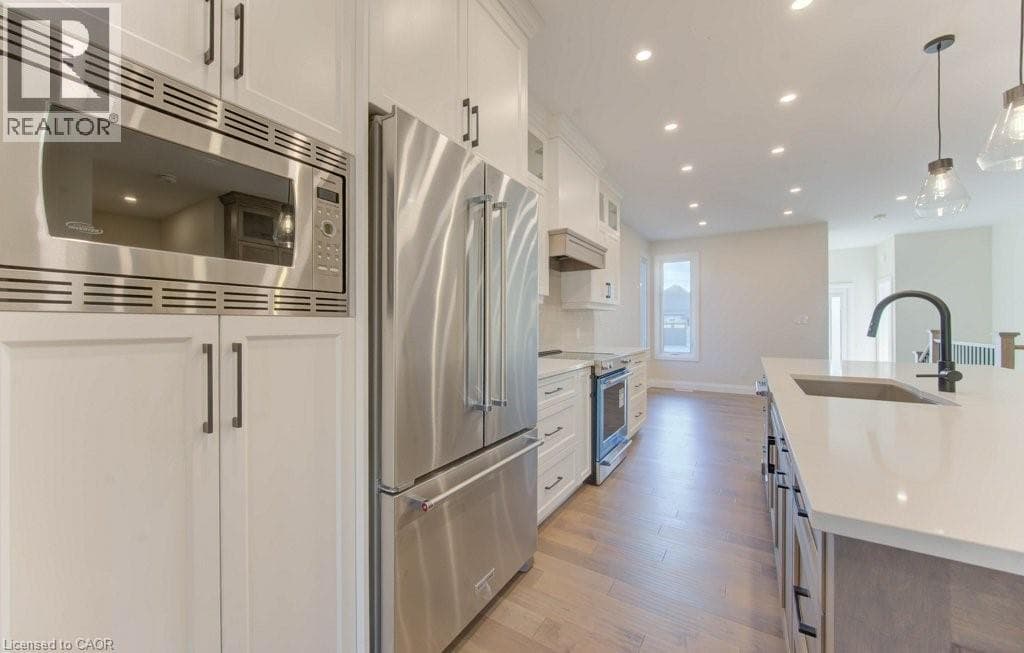 80 SOUTH PARKWOOD Boulevard — Elmira, Ontario - Main photo