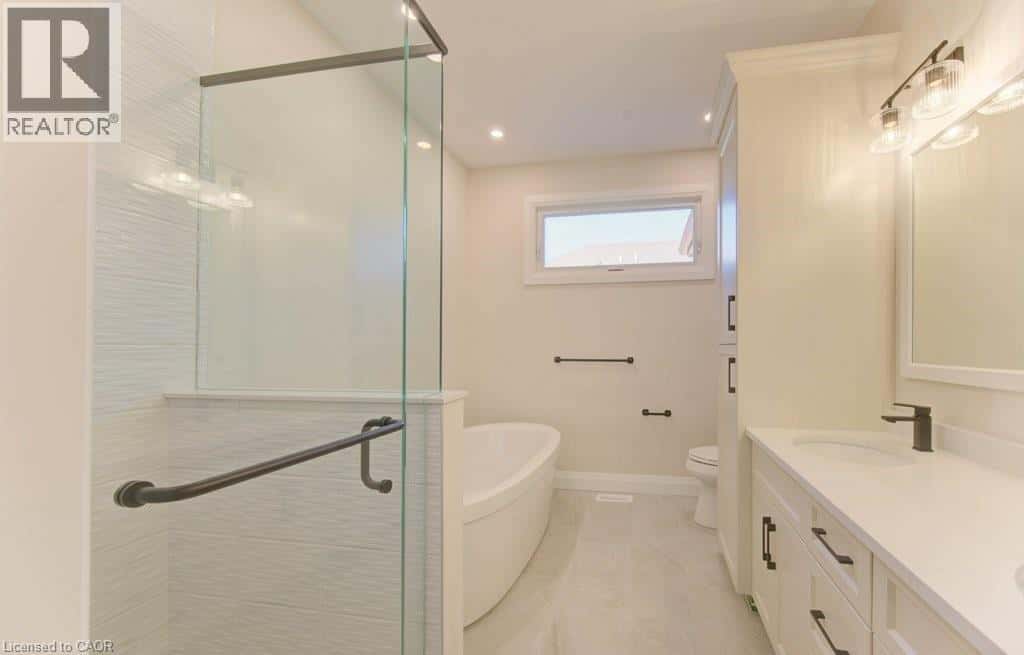 80 SOUTH PARKWOOD Boulevard — Elmira, Ontario - Photo 4 of 29