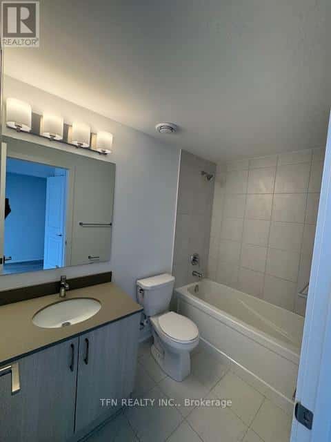 4 - 4035 HICKORY DRIVE — Mississauga (Applewood), Ontario - Photo 5 of 22