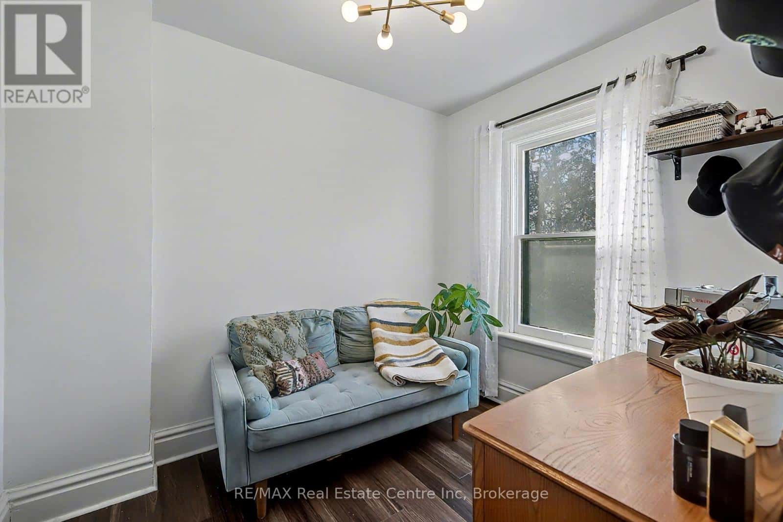 217 VICTORIA ROAD S — Guelph (St. Patrick's Ward), Ontario - Photo 3 of 26