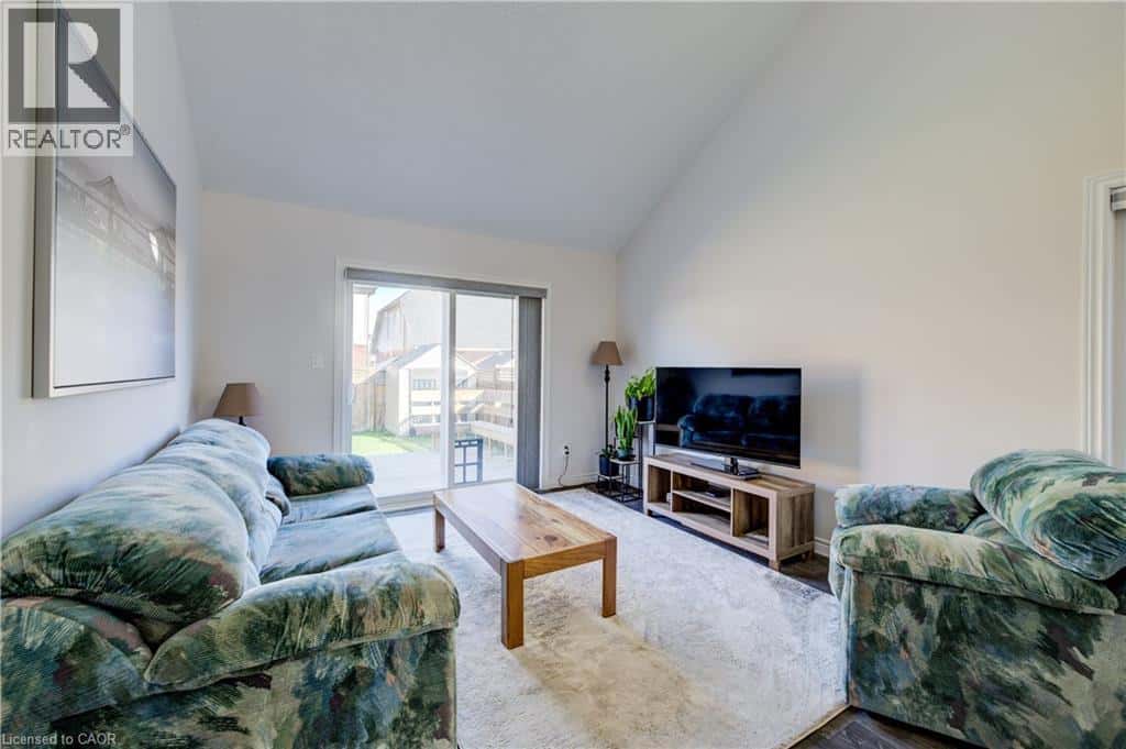 42 FINORO Crescent — Elmira, Ontario - Photo 4 of 43