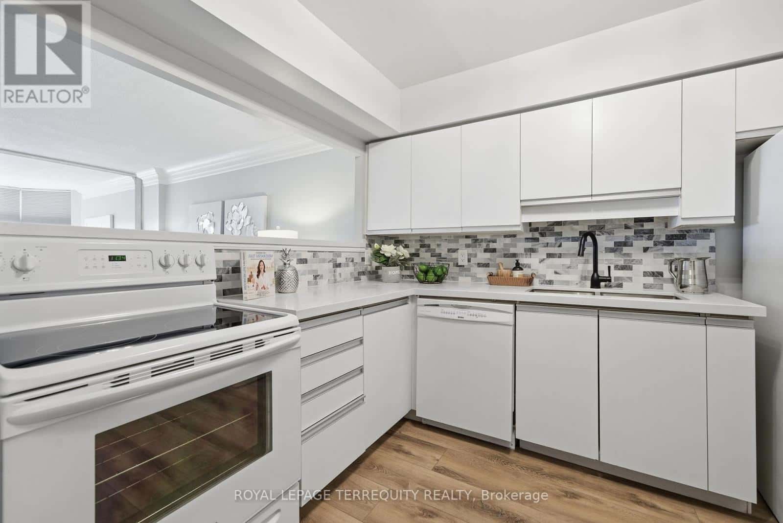 1123 - 1880 VALLEY FARM ROAD — Pickering (Town Centre), Ontario - Photo 4 of 34