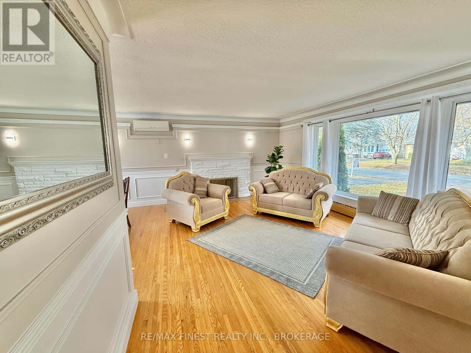 1082 JOHNSON STREET — Kingston (Central City West), Ontario - Photo 4 of 34