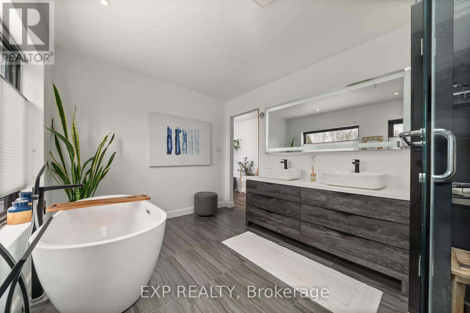 135 HISCOCK SHORES ROAD — Prince Edward County (Ameliasburg Ward), Ontario - Photo 3 of 50