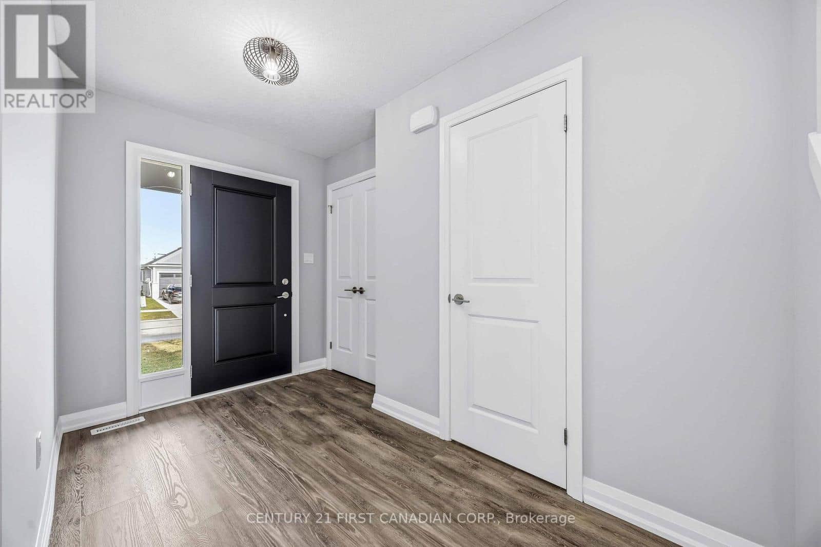 470 MAIN STREET - Photo 2 of 25, Plympton-Wyoming (Plympton Wyoming), Ontario