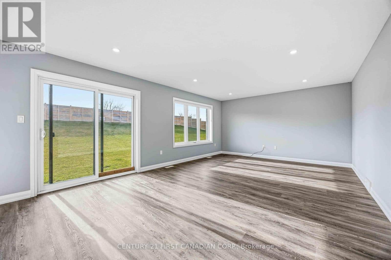 470 MAIN STREET - Photo 3 of 25, Plympton-Wyoming (Plympton Wyoming), Ontario