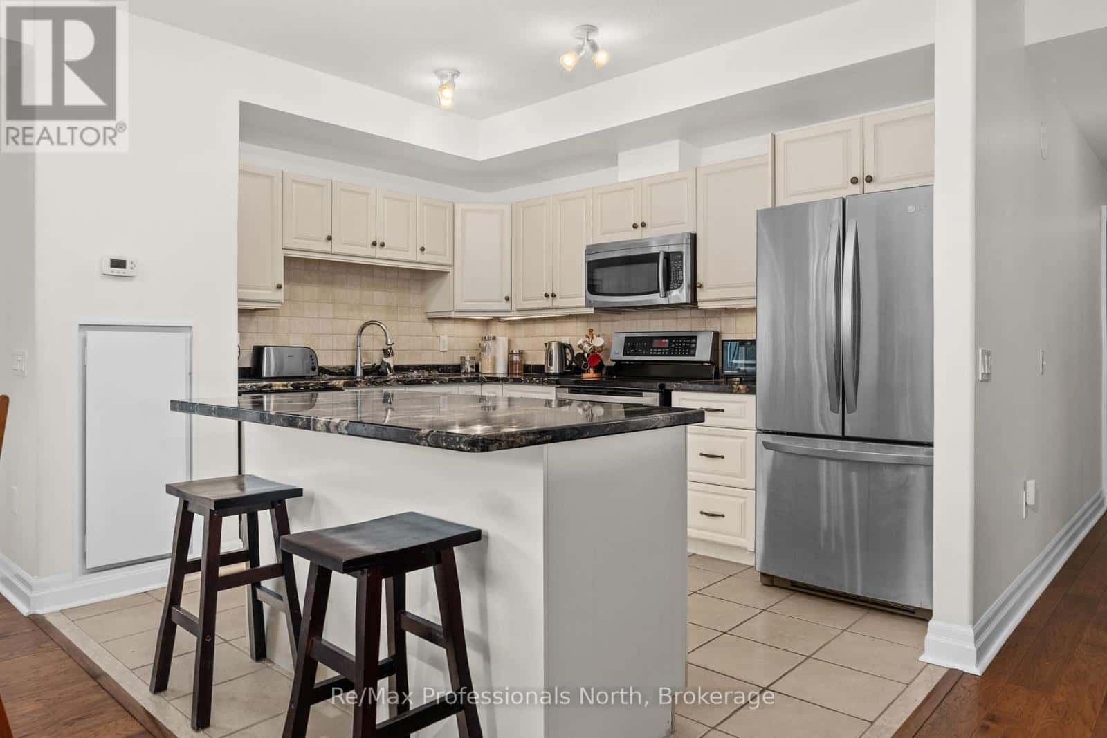 207 - 110 STEAMSHIP BAY ROAD — Gravenhurst (Muskoka (S)), Ontario - Photo 4 of 32