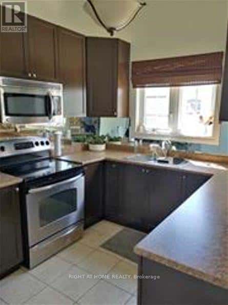 119 KENNETH HOBBS AVENUE W — Whitby (Pringle Creek), Ontario - Photo 3 of 13