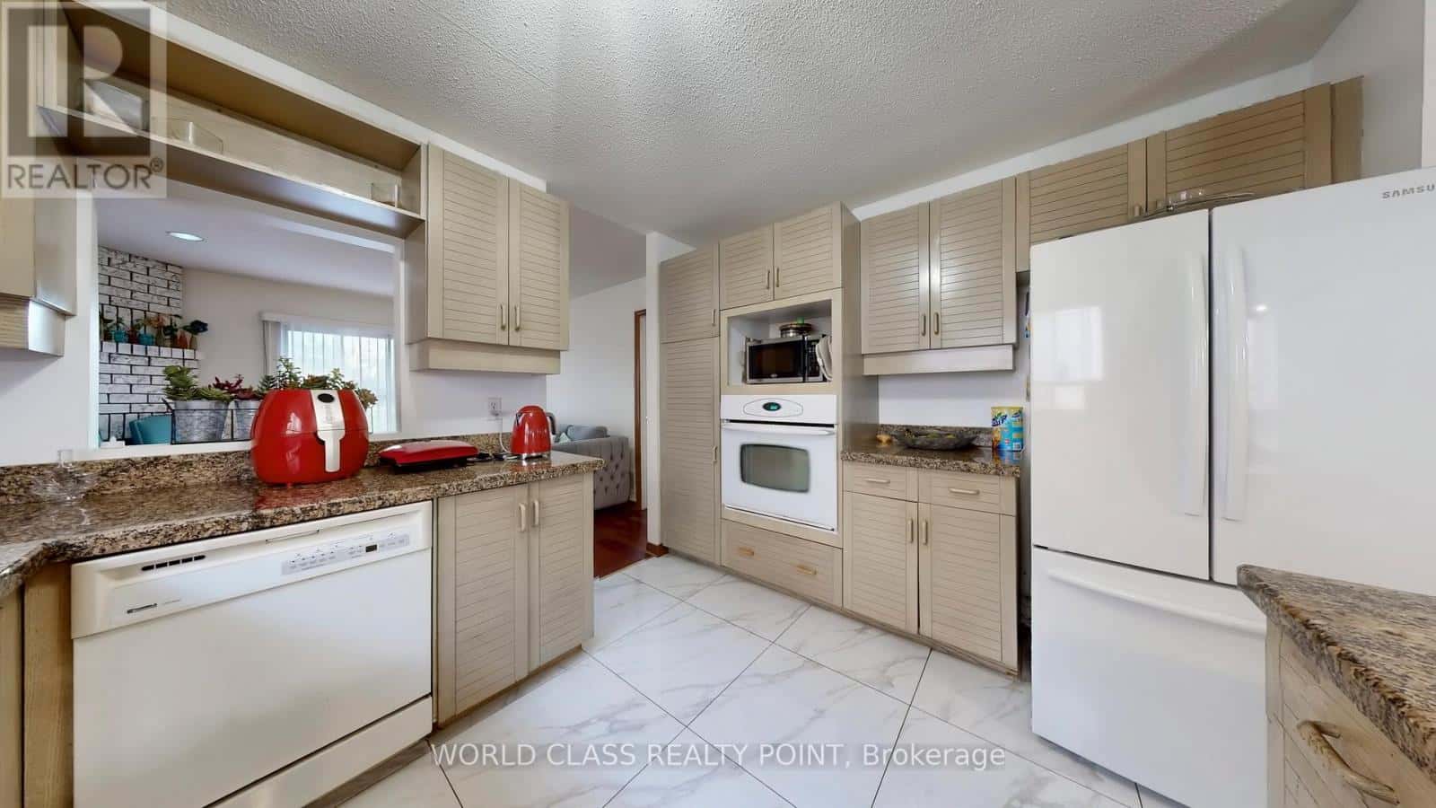 118 EASTVILLE AVENUE W — Toronto (Cliffcrest), Ontario - Photo 5 of 50