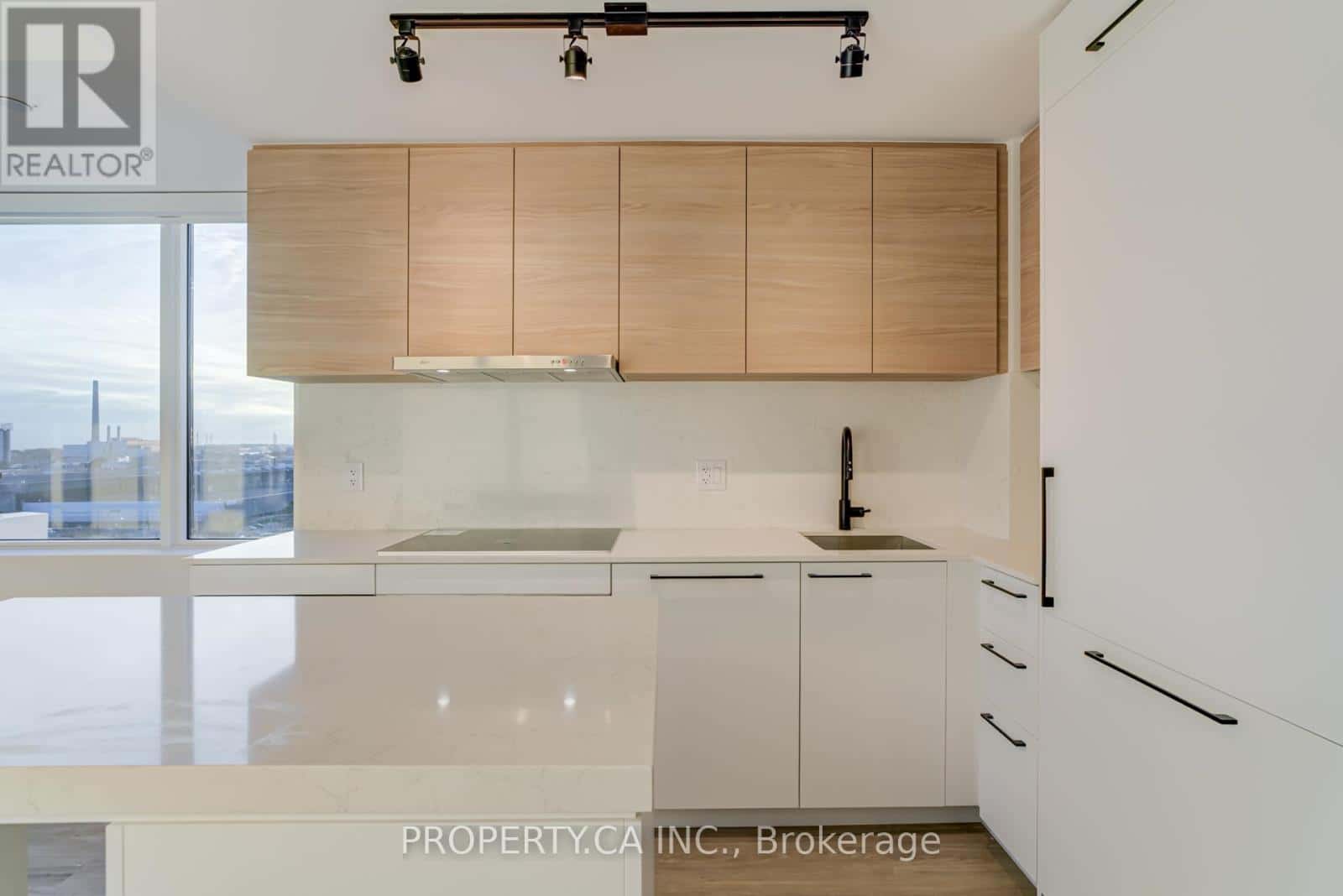 1010 - 1050 EASTERN AVENUE — Toronto (The Beaches), Ontario - Photo 2 of 33