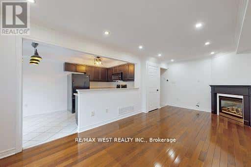 56 LONG POINT DRIVE — Richmond Hill (Oak Ridges Lake Wilcox), Ontario - Photo 2 of 27