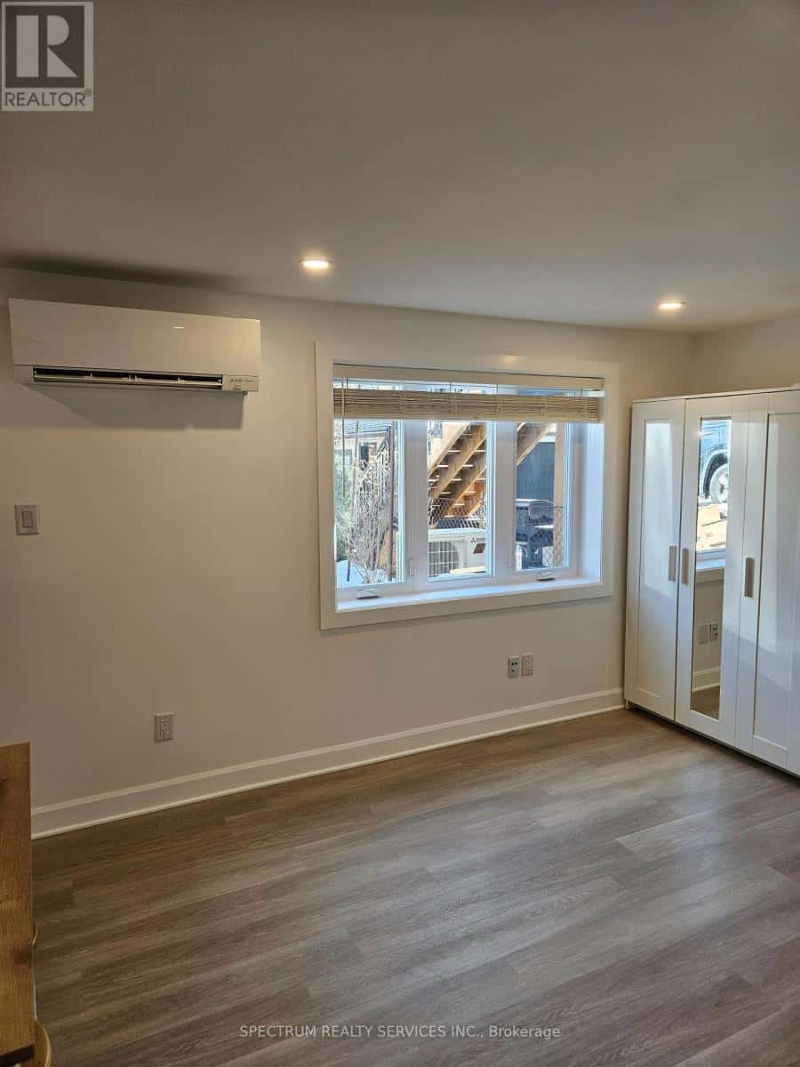 2 - 49 GOTHAM COURT — Toronto (Brookhaven-Amesbury), Ontario - Photo 4 of 19