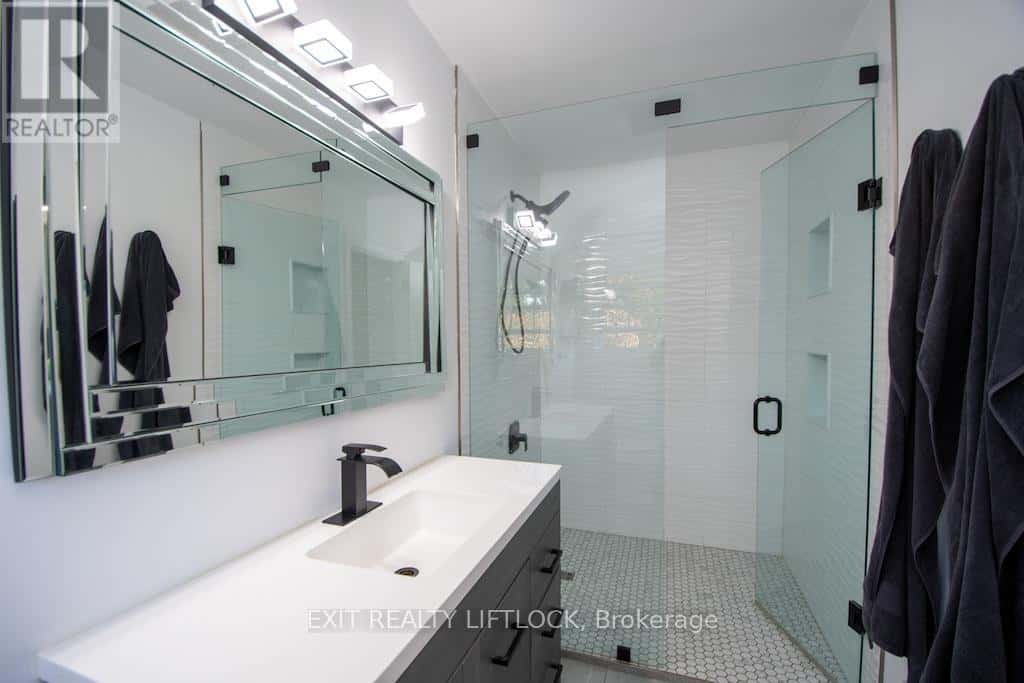 1456 FIRWOOD CRESCENT — Peterborough (Monaghan Ward 2), Ontario - Photo 4 of 50