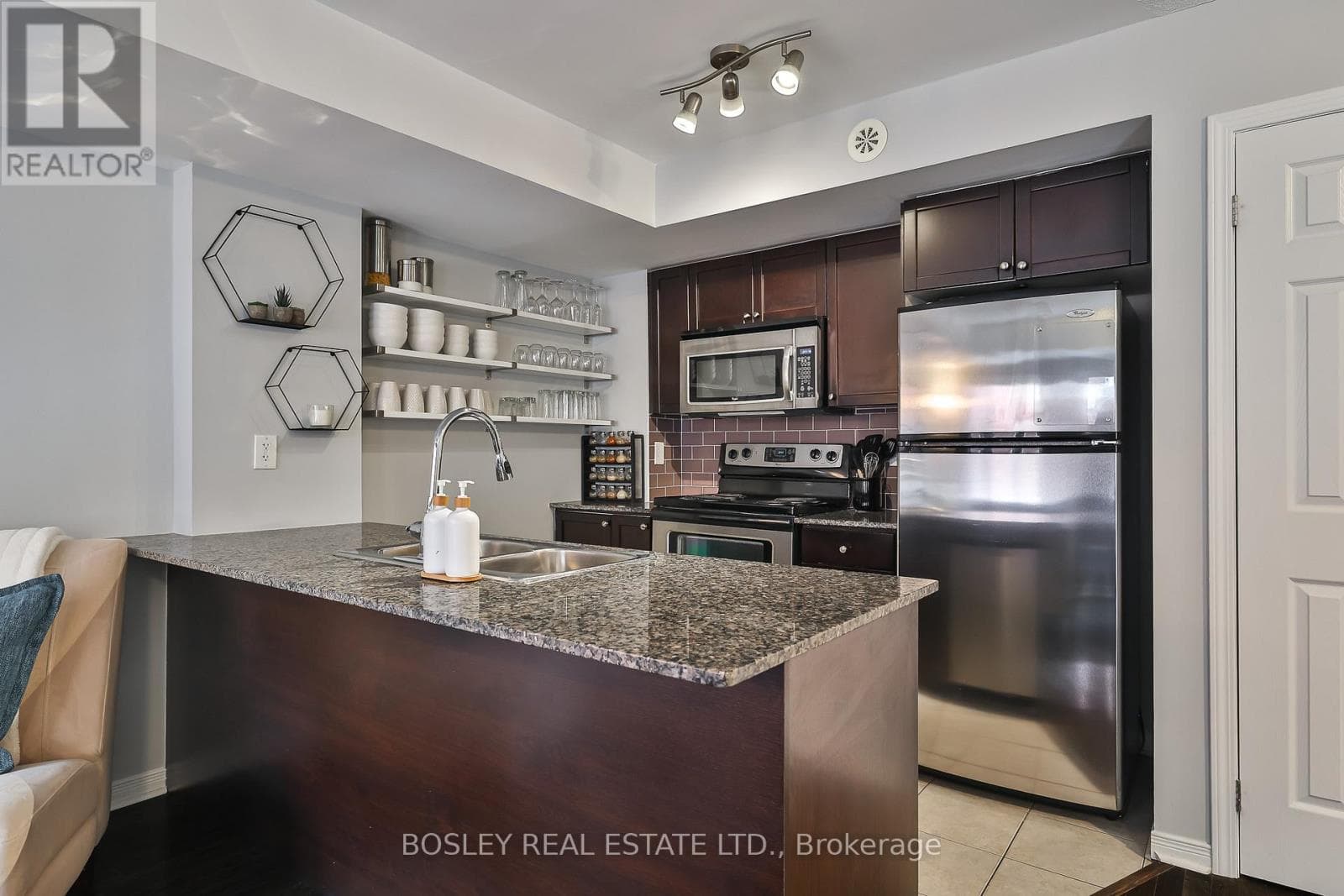 213 - 1 RUTTAN STREET — Toronto (Dufferin Grove), Ontario - Main photo