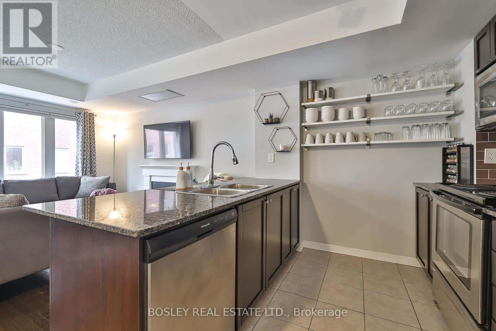 213 - 1 RUTTAN STREET — Toronto (Dufferin Grove), Ontario - Photo 2 of 33