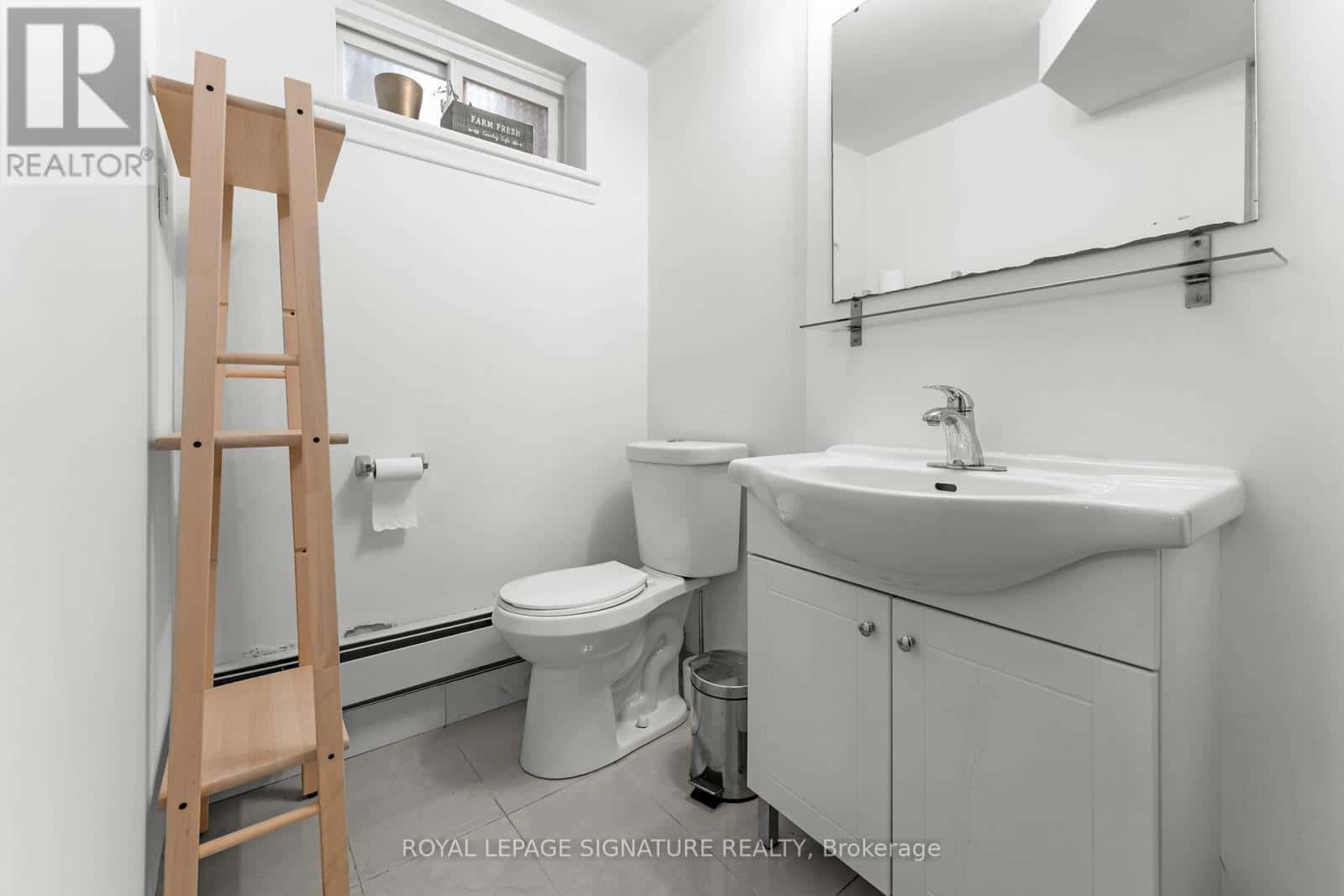 BSMT - 293 GLENFOREST ROAD — Toronto (Lawrence Park North), Ontario - Photo 4 of 19