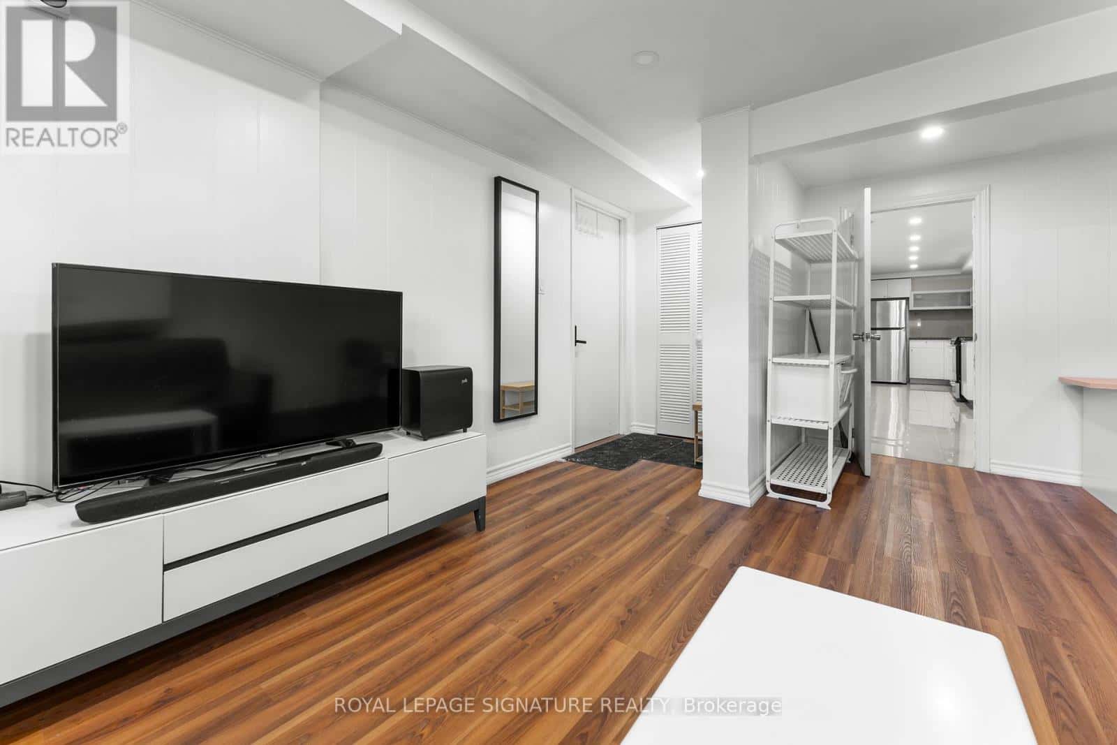 BSMT - 293 GLENFOREST ROAD — Toronto (Lawrence Park North), Ontario - Photo 2 of 19