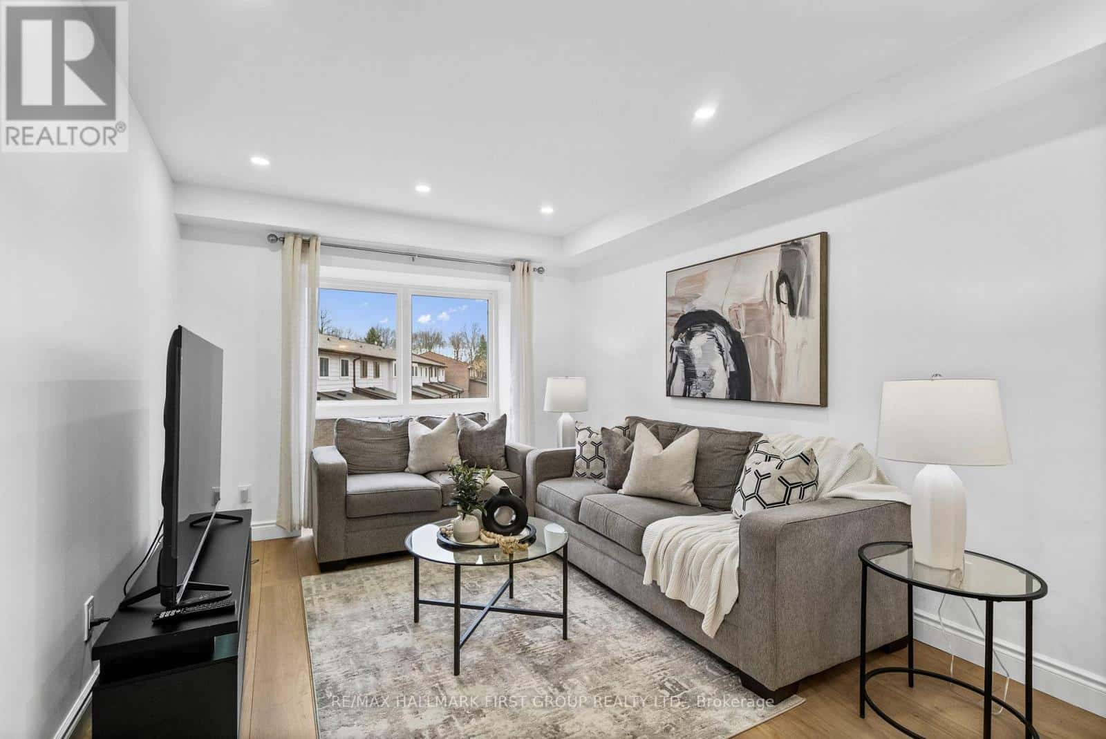 7 - 350 CAMELOT COURT — Oshawa (Eastdale), Ontario - Photo 3 of 40